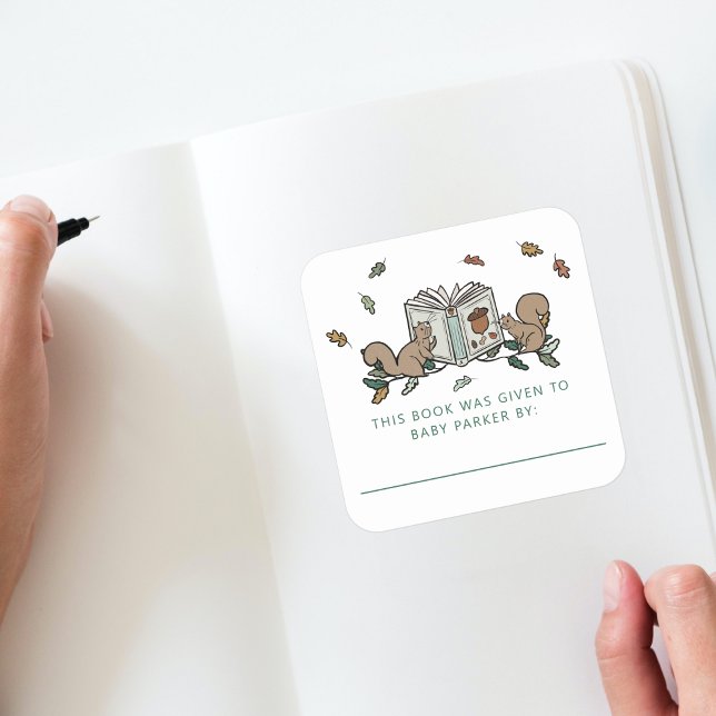 Woodland Squirrels Storybook Baby Buchzeichen Quadratischer Aufkleber (Woodland Storybook Baby Shower Bookplate )