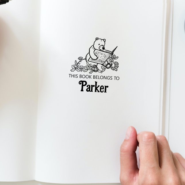 Woodland Storybook Bear Baby Book Briefmarke Gummistempel (This book belongs to personalized bookplate stamp in the Woodland Storybook Baby Shower Collection.)