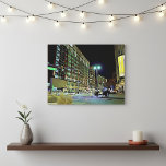 Woodward Ave. Detroit Leinwanddruck<br><div class="desc">Dieses abstrakte Kunstwerk verkörpert die lebendige Energie Detroits,  lebendig mit dynamischen Farben und Licht. Erleben Sie den rhythmischen Puls von Detroit mit unserem Leinwand "Urban Pulse",  der das Wesen der Woodward Avenue zeigt. Die lebendige Präsenz der Woodward Avenue lasse die Stadtmauern und verleiht Ihrem Wohnraum den Charme der Stadt.</div>