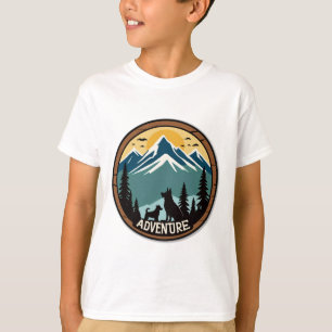 Woof & Wander - Rustikales Adventure Dog Abzeichen T-Shirt