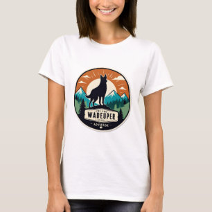 Woof & Wander - Rustikales Adventure Dog Abzeichen T-Shirt