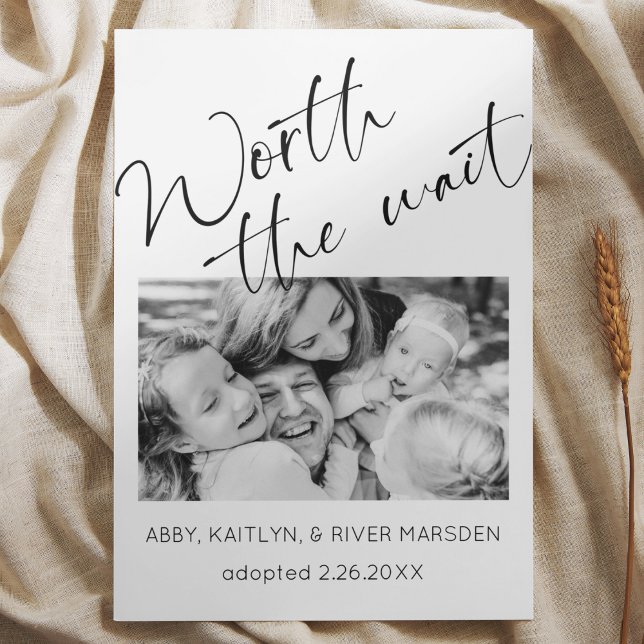 "Worauf warten" Foto Adoption Announcement Card Einladung ("worth the wait" adoption phot announcement card black and white script modern simple typography)