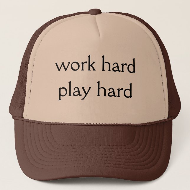 Work hard Play hard Truckerkappe (Vorderseite)