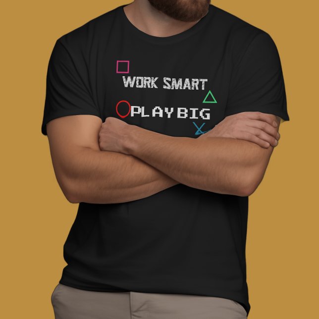 Work Smart Play große Retro-Gaming-Angebot T-Shirt (Von Creator hochgeladen)