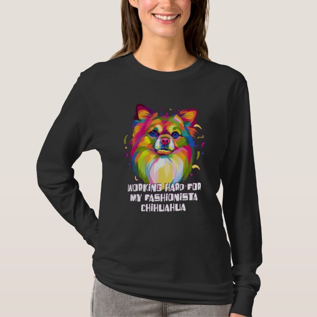 Working Hard for My Fashionista Chihuahua Dog Mom T-Shirt (Vorderseite)