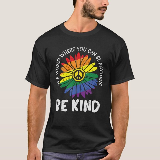 World Be Kind Rainbow Daisy Peace Hippie Gay Pride T-Shirt (Vorderseite)