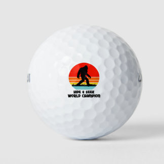 World Big Foot versteckt und sucht Golfball