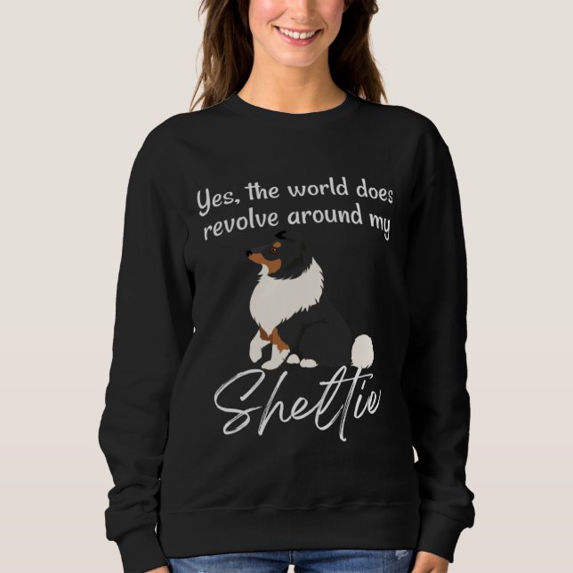 World Revolves Around TRI Sheltie Cute Sheltie Mom Sweatshirt (Vorderseite)