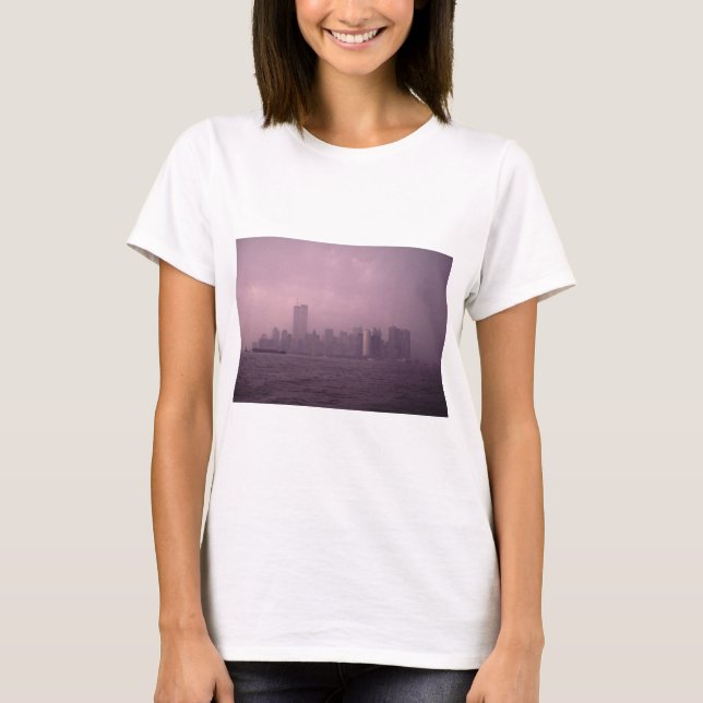 World Trade Center und Manhattan Skyline in Nebel. T-Shirt (Vorderseite)