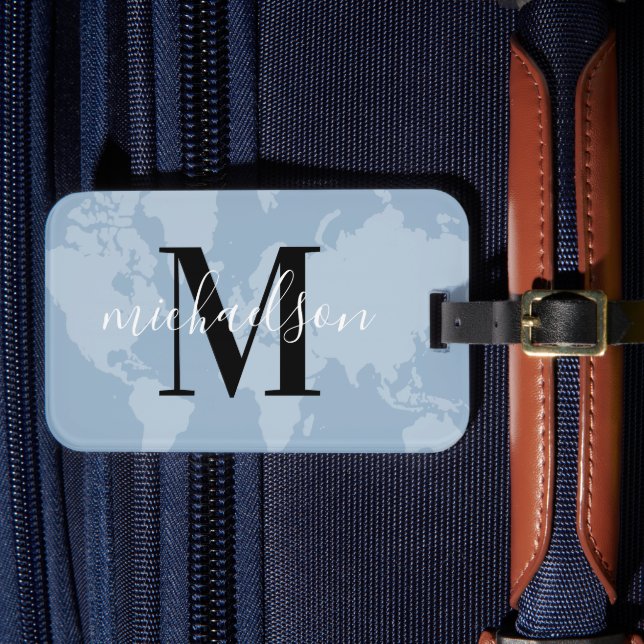 World Traveller Dusty Blue Map Custom Monogram Nam Gepäckanhänger (Vorderseite Insitu 4)