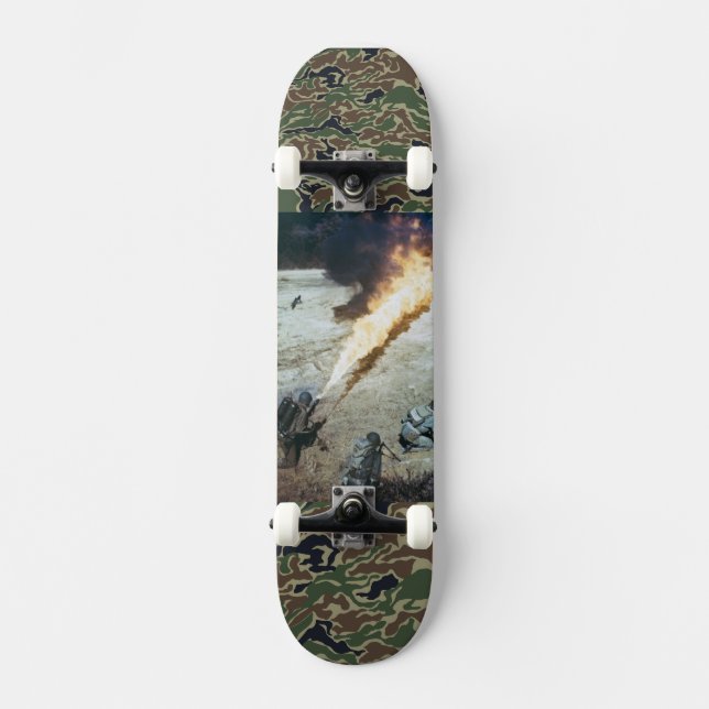 World War 2 Flammenwerfer Deck Skateboard (Vorderseite)