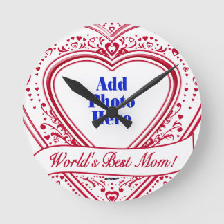 World's Best Mom! Foto von Red Hearts Runde Wanduhr
