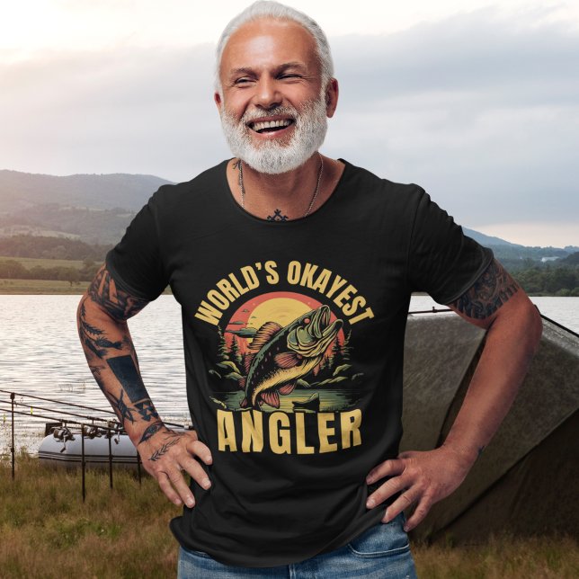 World's Okayest Angler - Funny Fishing Gift  T-Shirt (Von Creator hochgeladen)