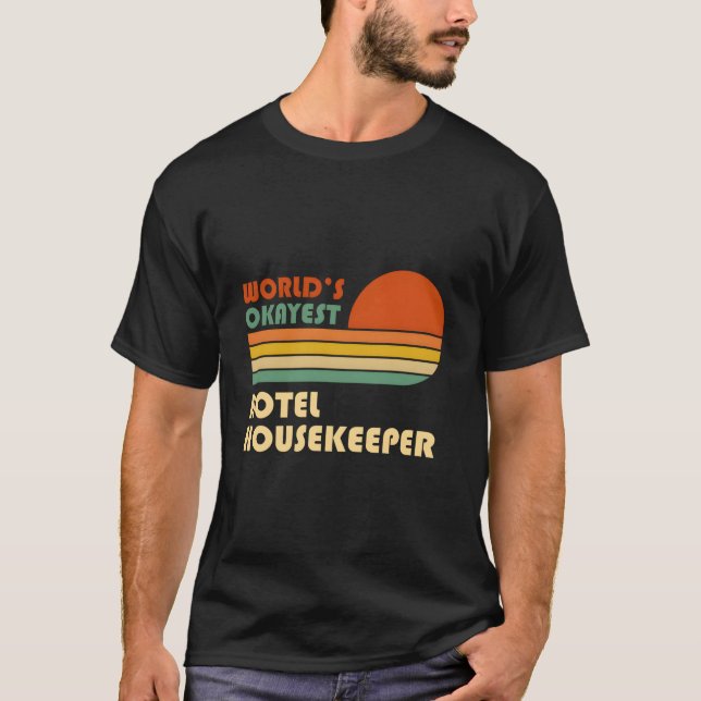 World'S Okayest Hotel Housekeeper T-Shirt (Vorderseite)