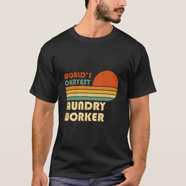 World'S Okayest Laundry Worker T-Shirt (Vorderseite)