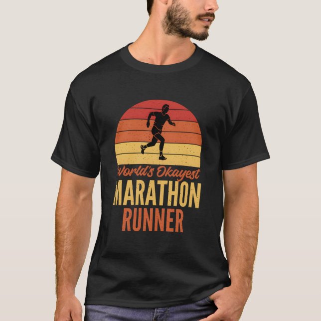 Worlds Okayest Marathon Runner Marathoner T-Shirt (Vorderseite)