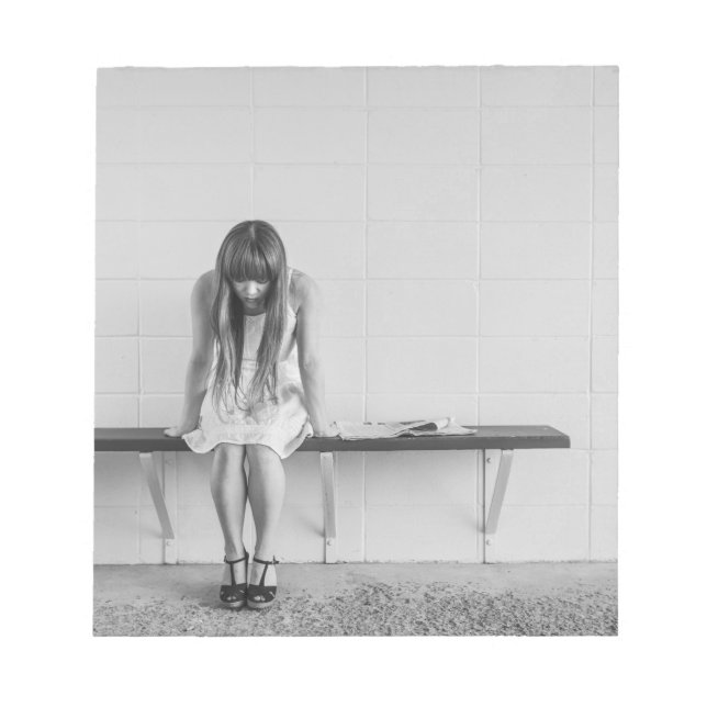 Worried Girl Notizblock (Vorderseite)