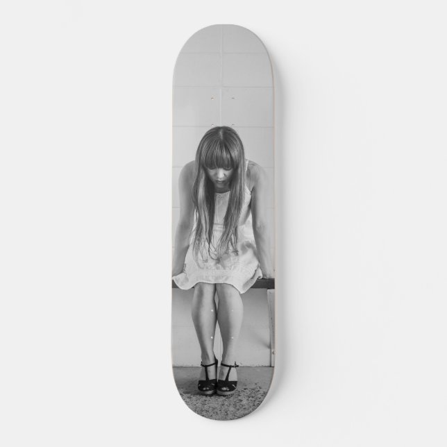Worried Girl Skateboard (Vorderseite)