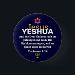 WORT WURDE ZUM FLESH Messianic Christliche Weihnac Button<br><div class="desc">Stilvolle messianische Weihnachten YESHUA JESUS-Taste mit Imitaten goldenen Menorah und farbenfrohen Star of David Design. JESUS ist in Imitate goldene Typografie geschrieben, vor einem reichen MIDNIGHT BLUE Hintergrund. Der Vers der Schrift ist die JÜDISCHE VERSION von John 1:14 - DAS WORT WURDE FLESH - DER DVAR HASHEM AUF GUFANIYUT. Die...</div>
