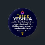 WORT WURDE ZUM FLESH Messianic Christliche Weihnac Button<br><div class="desc">Stilvolle messianische Weihnachten YESHUA JESUS-Taste mit Imitaten goldenen Menorah und farbenfrohen Star of David Design. JESUS ist in Imitate goldene Typografie geschrieben, vor einem reichen MIDNIGHT BLUE Hintergrund. Der Vers der Schrift ist die JÜDISCHE VERSION von John 1:14 - DAS WORT WURDE FLESH - DER DVAR HASHEM AUF GUFANIYUT. Die...</div>