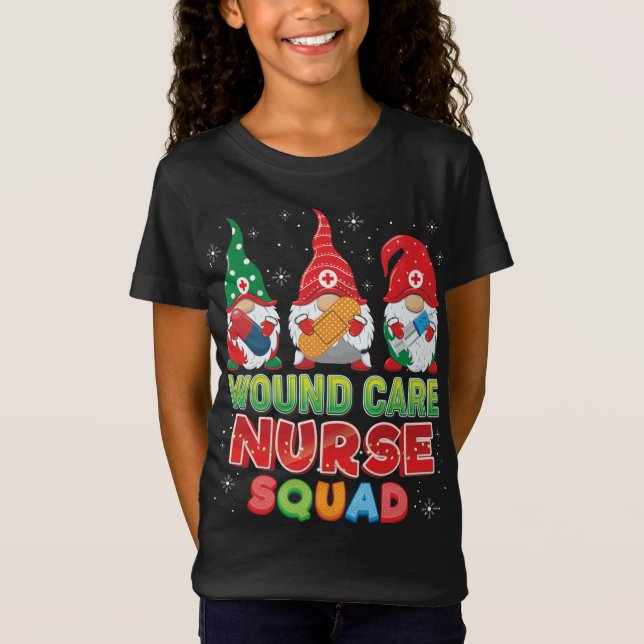 Wound Care Krankenwagen Squad Weihnachtsgnomen Ugl T-Shirt (Vorderseite)
