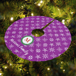 Wraath Monogram - Ihr Name Lila weiße Schneeflocke Polyester Weihnachtsbaumdecke