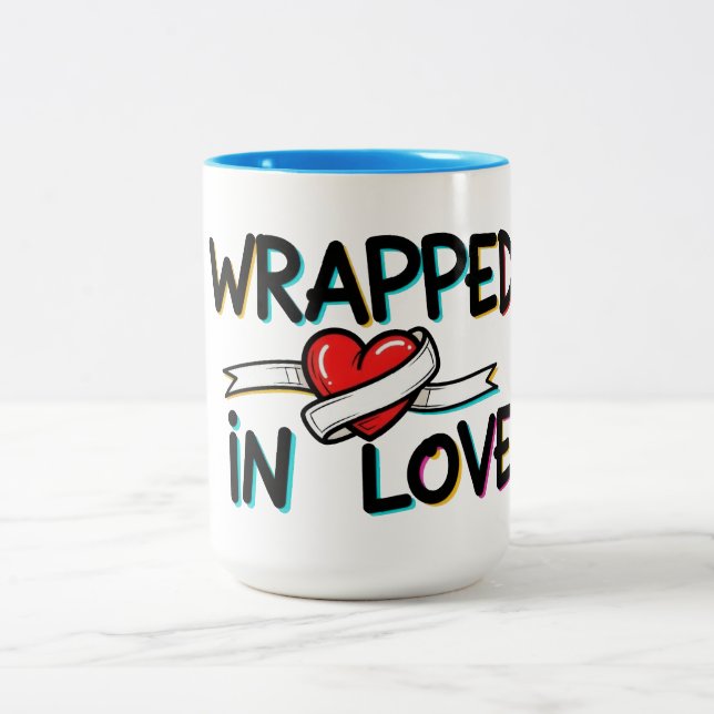 Wrapped in Love Zweifarbige Tasse (Mittel)