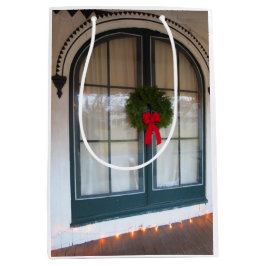 Wreath and Gingerbread Doorway - Martha's Vineyard Mittlere Geschenktüte