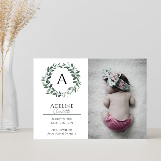 Wreath Monogram Baby Birth Announcement Card Ankündigung (Von Creator hochgeladen)