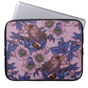 Wren und Hellebore, rosa und violett Laptopschutzhülle