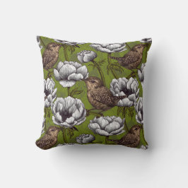 Wrens im weißen Anemonengarten Kissen