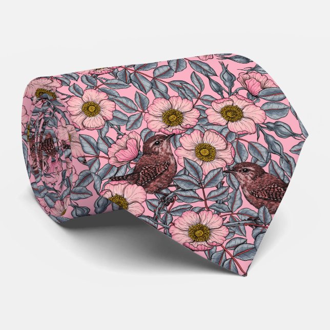 Wrens in den Rose Krawatte (Gerollt)