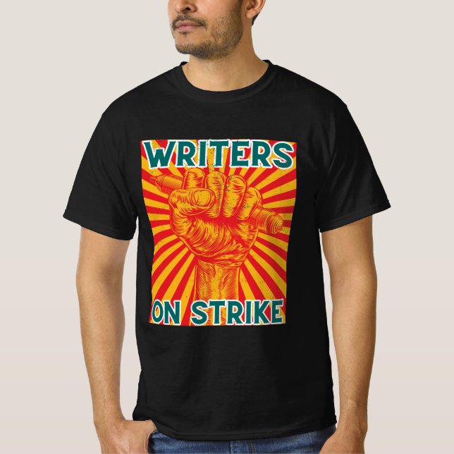 Writer on Strike with Red and gelb Retro sunset T-Shirt (Vorderseite)