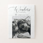 Wunder seiner Liebe | Weihnachts-Foto-Spiel Puzzle<br><div class="desc">Bringen Sie in dieser Saison Vertrauen und Spaß zusammen mit einem Christlichen Weihnachtsjigsaw-Puzzle "Wonders of Seine Liebe". Mit eleganter minimalistischer Typografie und Platz für Ihr Lieblings-Foto macht dieses einzigartige Urlaubsspuzzle einen sinnvollen Sake und ein nachdenkliches Geschenk für die Lieben. Ideal für gemütliche Abende, familiäre Ansammlungen oder als besondere Weihnachtsaktivität, die...</div>