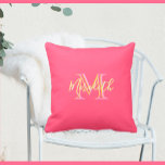 Wunderbarer rosa Lilac-Monogramm-Name Kissen<br><div class="desc">Dieses schöne und raffinierte Design zeichnet sich durch eine einzigartige mehrfarbige Schrift für die Monogram und den Vornamen aus. Die Farben sind weich und sanft wie eine Blume. Alle Design-Fragen oder besondere Wünsche,  nur E-Mail: charmdesignstudio@rcn.com und wir werden gerne helfen.</div>