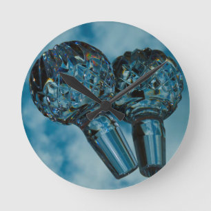 Wundern Sie sich beim Crystal Blue Skies Runde Wanduhr