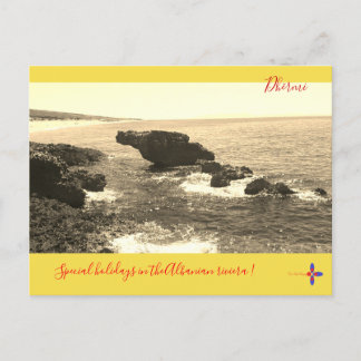 Wunderschöne Aussicht auf den Strand von Dhërmi an Feiertagspostkarte