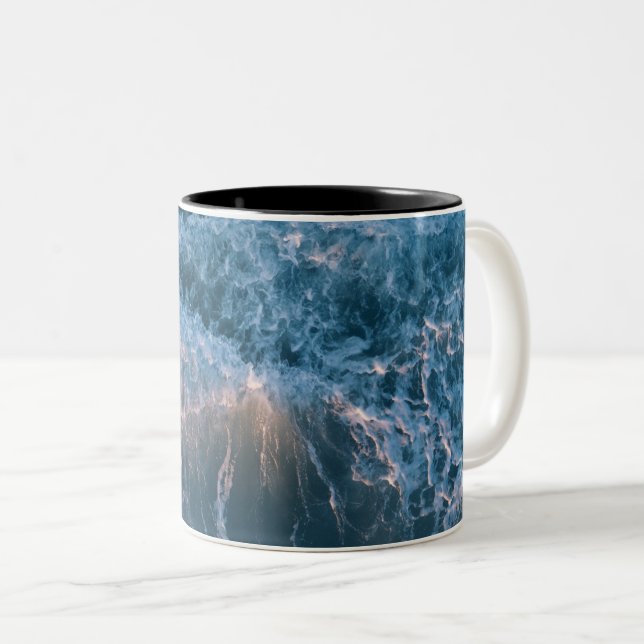 Wunderschöne blaue Waves Zweifarbige Tasse (VorderseiteRechts)
