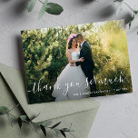 wunderschöne Hochzeitsschreiben danke Foto<br><div class="desc">Ein schönes Skriptdesign mit einem wunderbaren Bild der Braut und des Bräutigams. Fügen Sie eine persönliche Danksagung an der Rückseite.</div>