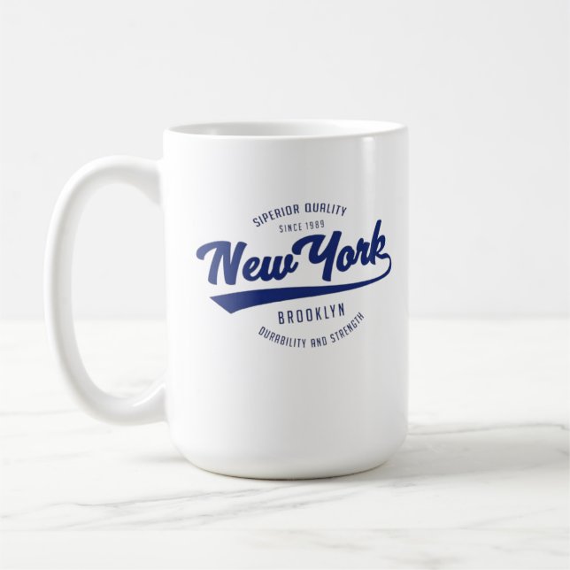 wunderschöne Kaffeezubereitung mit NEW YORK Abzeic Kaffeetasse (Links)