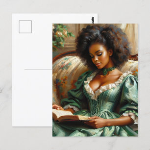Wunderschöne schwarze Frau, die drinnen ein Buch l Postkarte