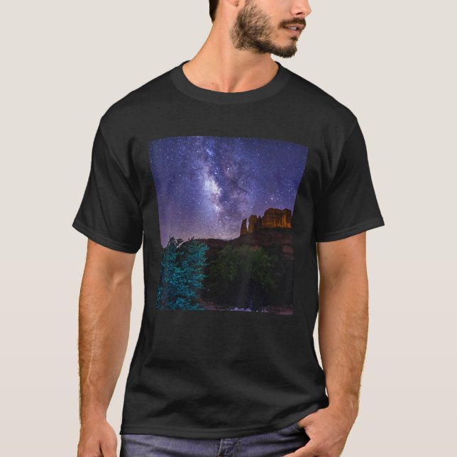 Wunderschöne Sterne Milchstraße über Cathedral Roc T-Shirt (Vorderseite)