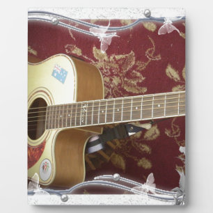 Wunderschöne Vintage Gitarre auf dem afrikanischen Fotoplatte