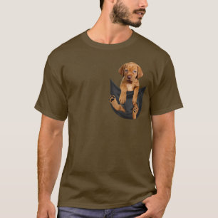Wunderschöne Vizsla in Ihrem Pocket für Vizsla Lie T-Shirt