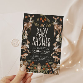 Wunderschöne Walddusche aus dunklem Holz Einladung