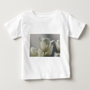 Wunderschöne weiße Frühlingshuppen Baby T-shirt