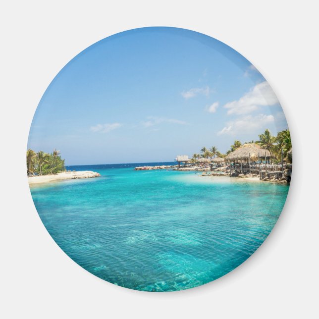 Wunderschöner tropischer Strand mit Strohhütten Magnet (Vorne)