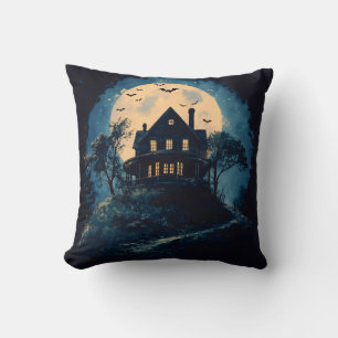 Wunderschönes Haus auf einem Hügel, Halloween-Konz Kissen
