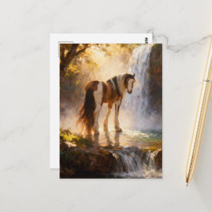 Wunderschönes Pinto Gypsy Vanner Pferd am Wasserfa Postkarte