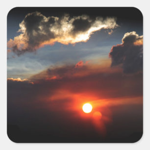 wunderschönes rauchiges Sonnenuntergangsfoto Quadratischer Aufkleber